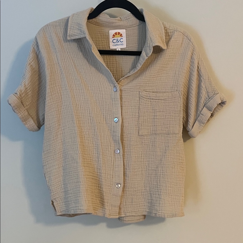 C&C California Light Green Textured Button Up Shirt with Collar and Short Sleeve